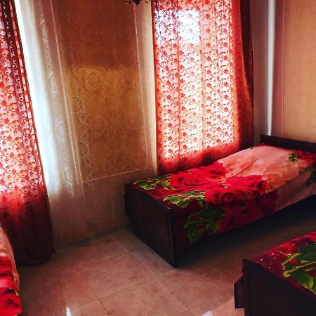 Hayq Guest House Ґоріс Екстер'єр фото