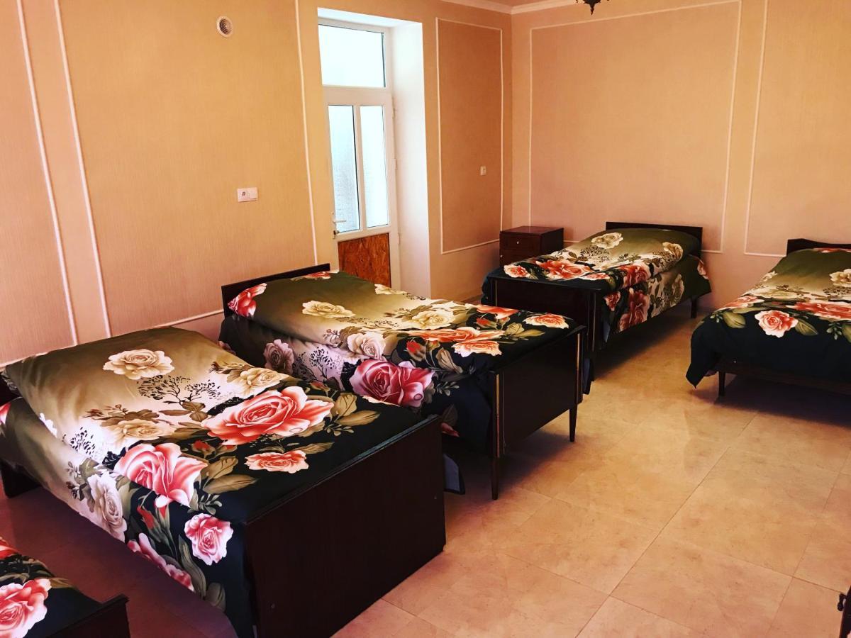 Hayq Guest House Ґоріс Екстер'єр фото